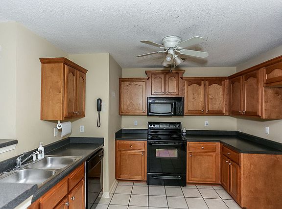 5th image of 160 Susanne Dr