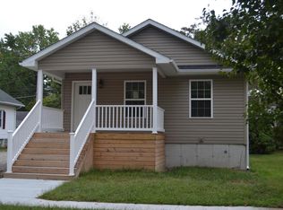 124 E 4th St, Flora, IL 62839