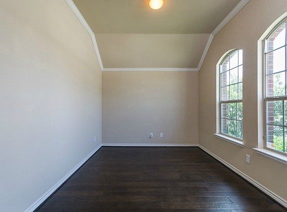 2nd image of 1404 Red Dr