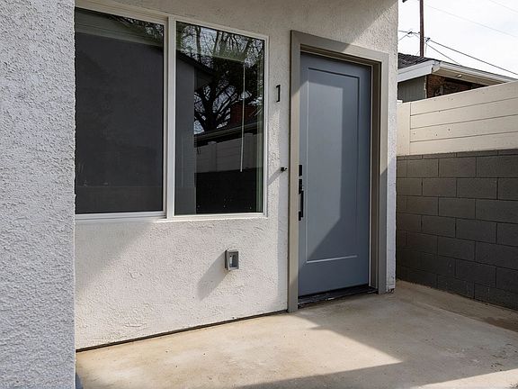 2nd image of 6049 Blackthorne Ave #1