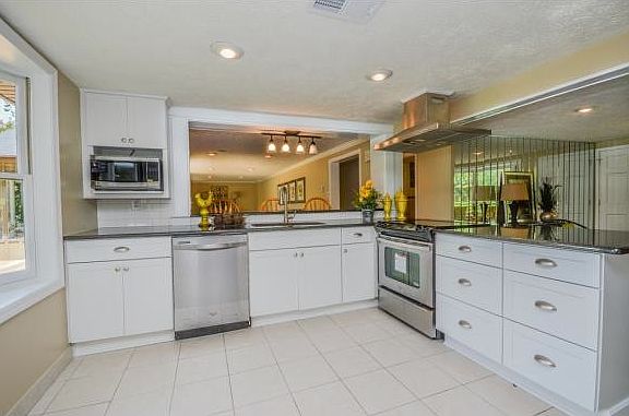 2nd image of 522 Baywood Dr