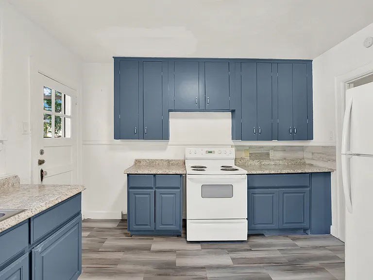 1501 E 35th St — Photo 11