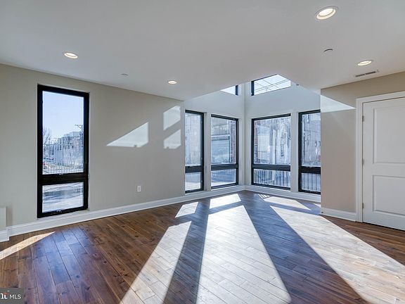 3rd image of 241 W Oxford St #B