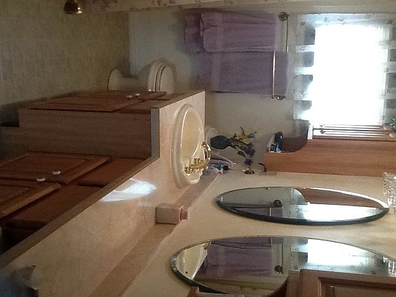 Upstairs full bath