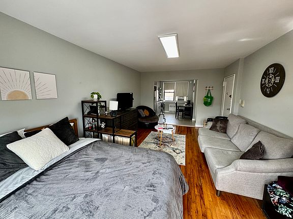 5th image of 470 E Broadway