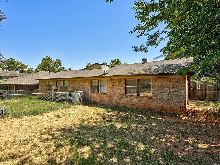 3807 Bradfred Dr — Photo 10