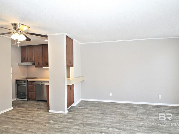3rd image of 1051 Seacliff Dr N #2A