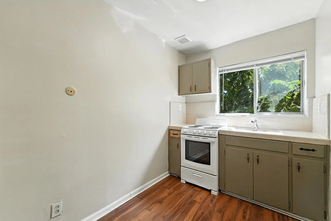 Modern Studio Apartment in Merced with 1 Bath - $995/month — Photo 4