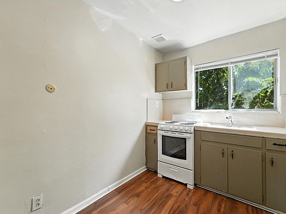 5th image of 132 W 18th St APT 10