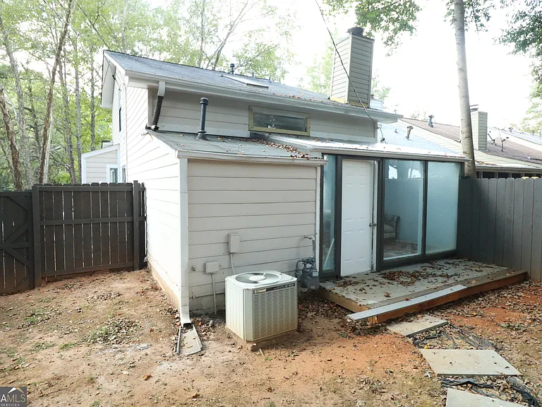 933 Ohara Dr — Photo 5