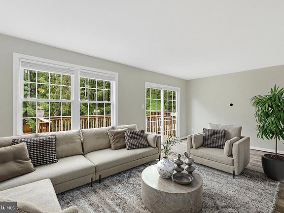 5th image of 7819 Leonardo Ct