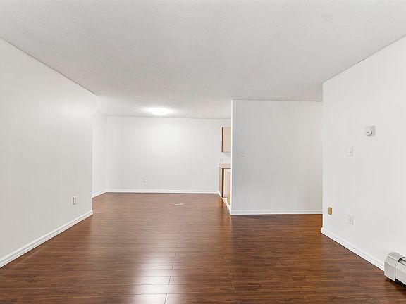 5th image of 14925 100th Ave #302