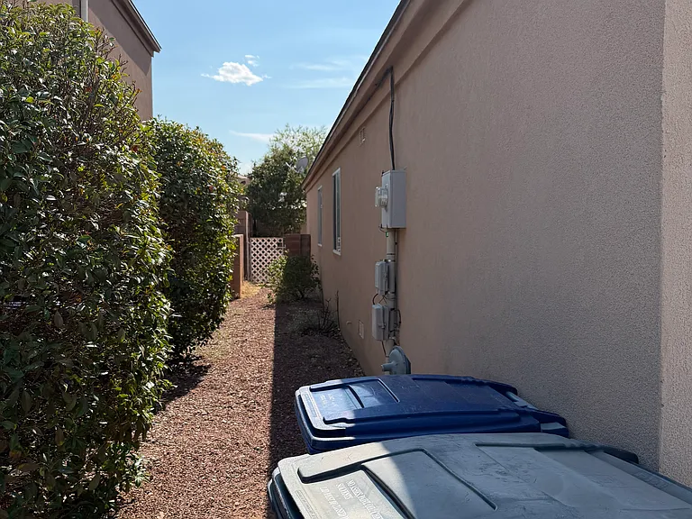 Side of house to backyard