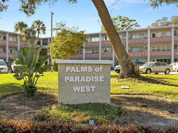 4300 58th St N APT 2002, Kenneth City, FL 33709