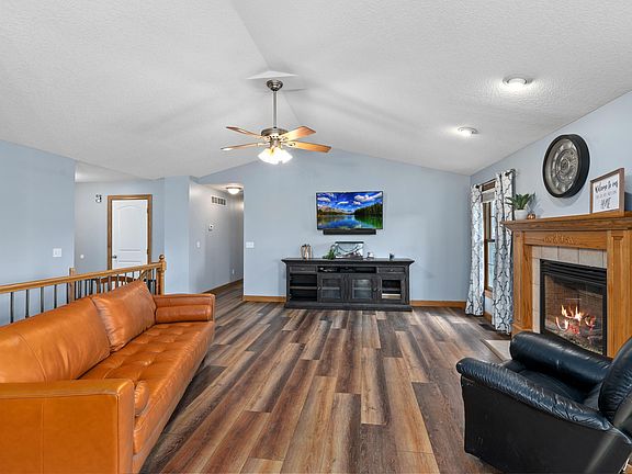 3rd image of 105 11th Avenue Ct