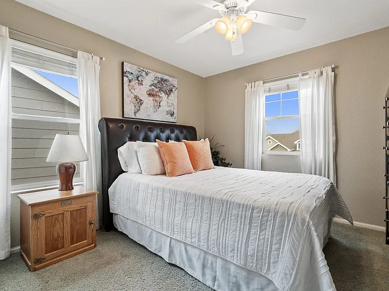 1933 Falcon Ridge Dr — Photo 13