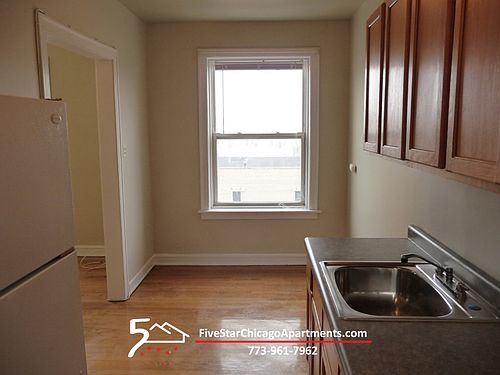 3rd image of 3037 W Lawrence Ave APT 2D