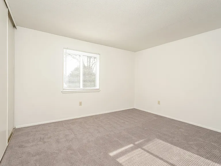 2205 Sunderland Rd #115D — Photo 8