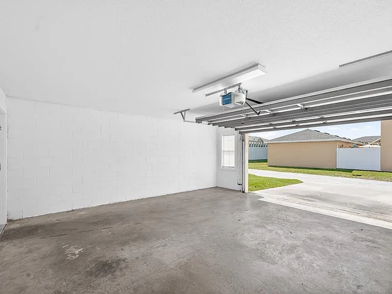 216 Deepcove Rd — Photo 38