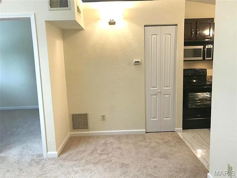 86 Peachtree Ln — Photo 5