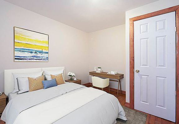 2nd image of 21 Essex St APT 10