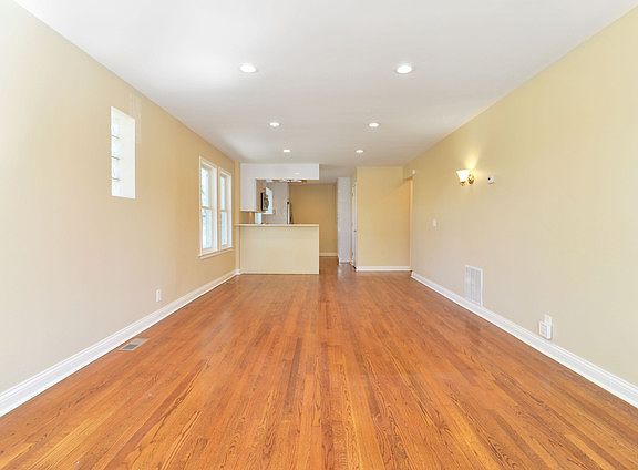 5th image of 1859 N Narragansett Ave
