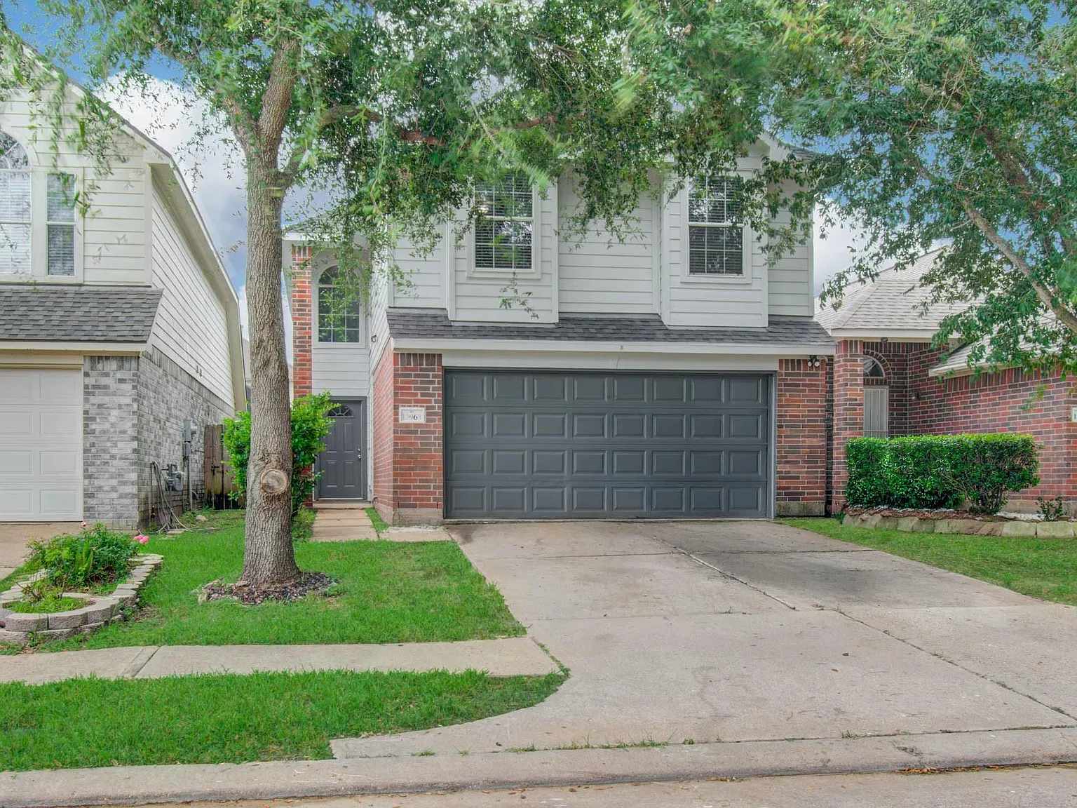 4 bed, 2.5 bath, 2098 sqft, $2,000 — Photo 2