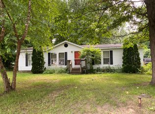 13262 Country Ln, New Buffalo, MI 49117