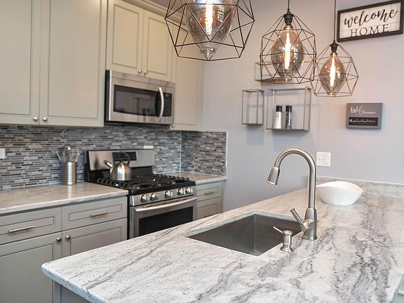 2nd image of 2707 W Polk St #2
