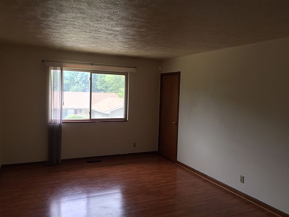 4th image of 3104 W Lake Ave APT C