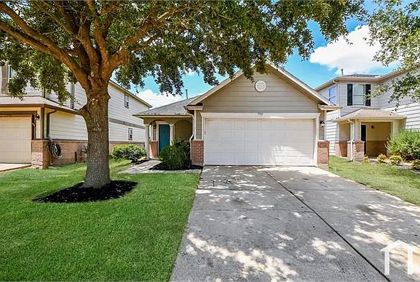 7707 Cypress Edge Dr — Photo 1