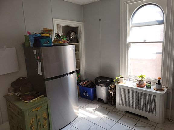 3rd image of 222 Sumac St Floor 2