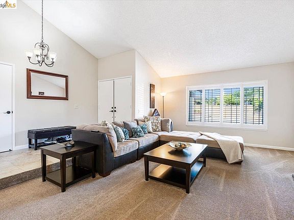 5th image of 14787 Oleander St