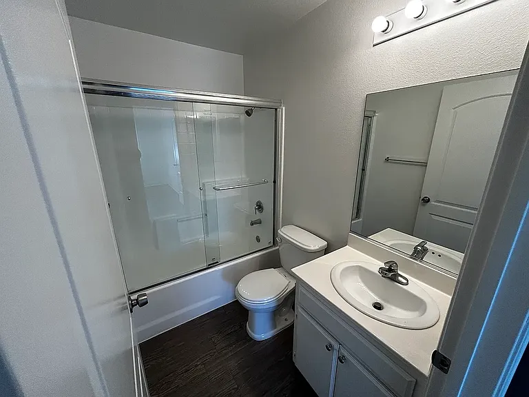 14359 Haynes St #5 — Photo 8