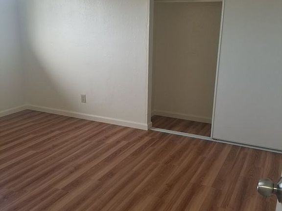 5th image of 18754 Eisenhower St