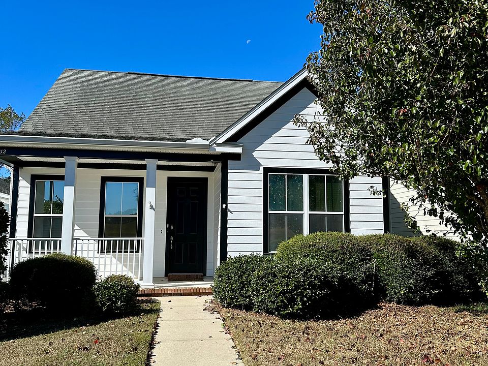 For Rent: $2,490 (3 beds, 2 baths, 1,400 Square Feet)