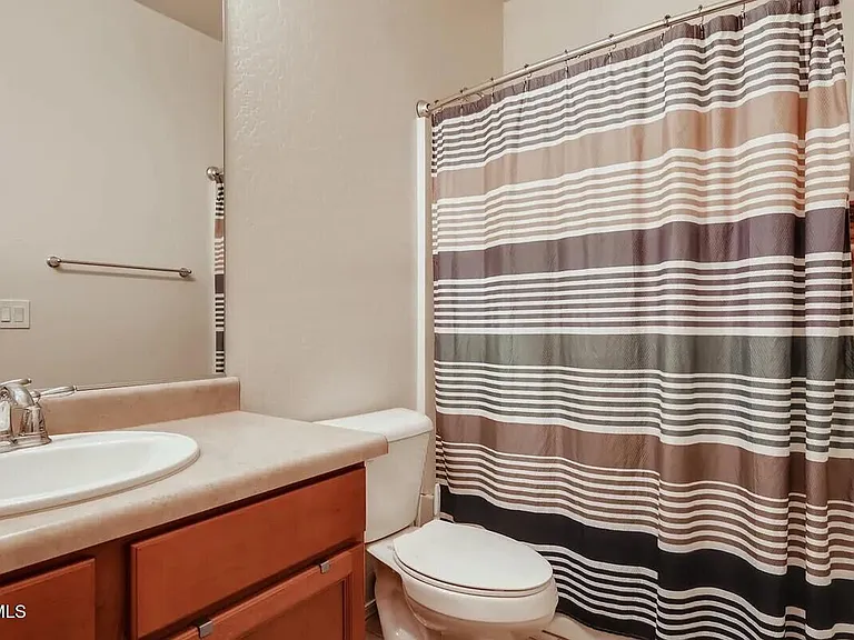 6144 W Freeway Ln — Photo 10