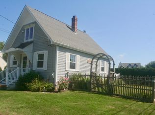 16 Anchorage Rd, Narragansett, RI 02882