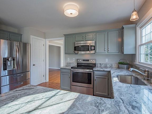 3rd image of 6221 Walborough Ct