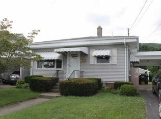 13 Oak St, West Wyoming, PA 18644