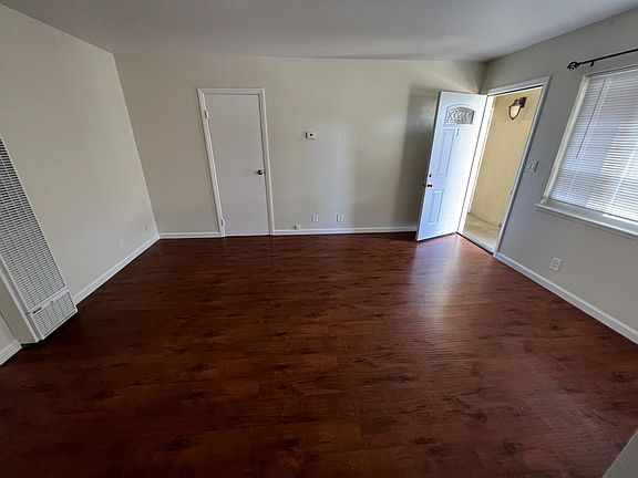 5th image of 3194 Moorpark Ave APT 1