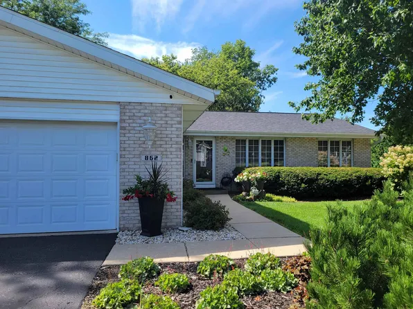 862 Brandy Bend Rd, Roscoe, IL 61073