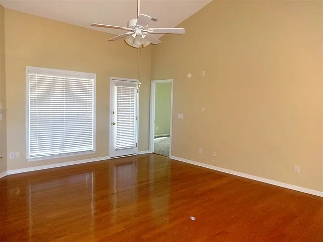 103 Rosedale Ct — Photo 6