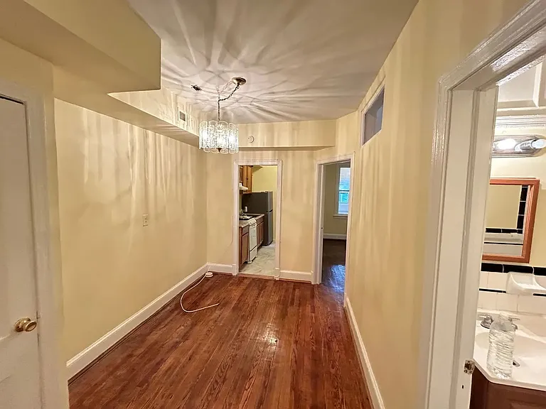 1227 Queen St NE #2 — Photo 4