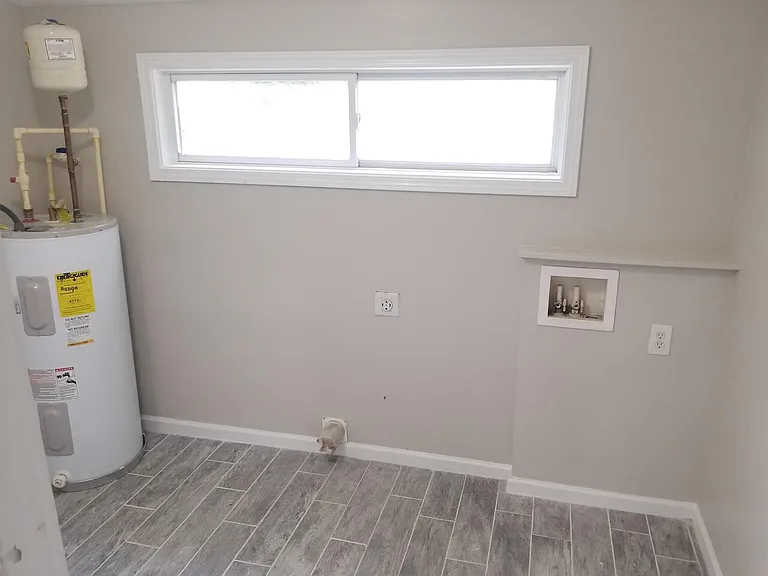 2467 Calvin Ave — Photo 19