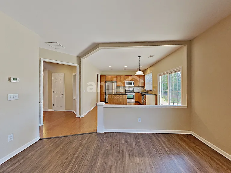 818 Poplar Ter — Photo 8