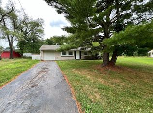 6 Poe Ct, Kendall Park, NJ 08824