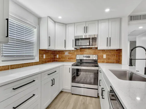 216 Flanders E E, Delray Beach, FL 33484