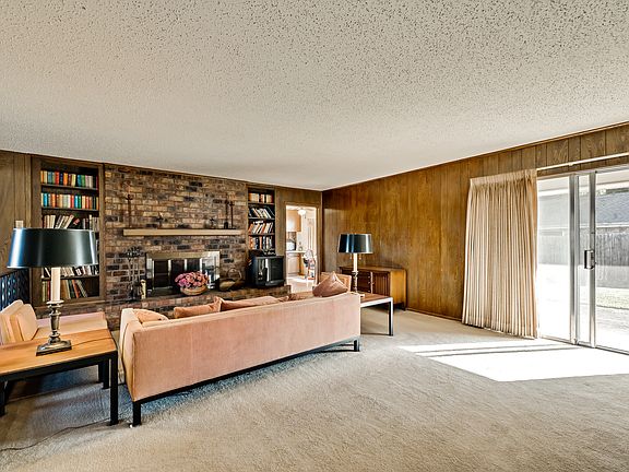 4th image of 2801 Fox Hill Dr
