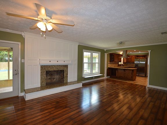 5th image of 917 Clayton Dr